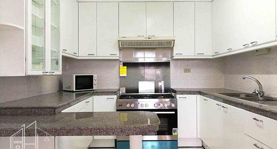 Condo en alquiler de 3 habitaciones en Watthana, Bangkok