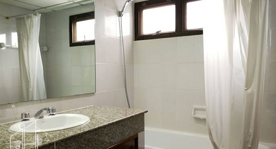 Condo en alquiler de 3 habitaciones en Watthana, Bangkok