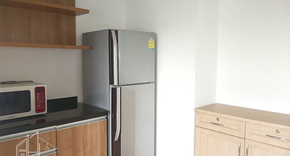For rent 3 bedrooms apartment in Khlong Toei, Bangkok