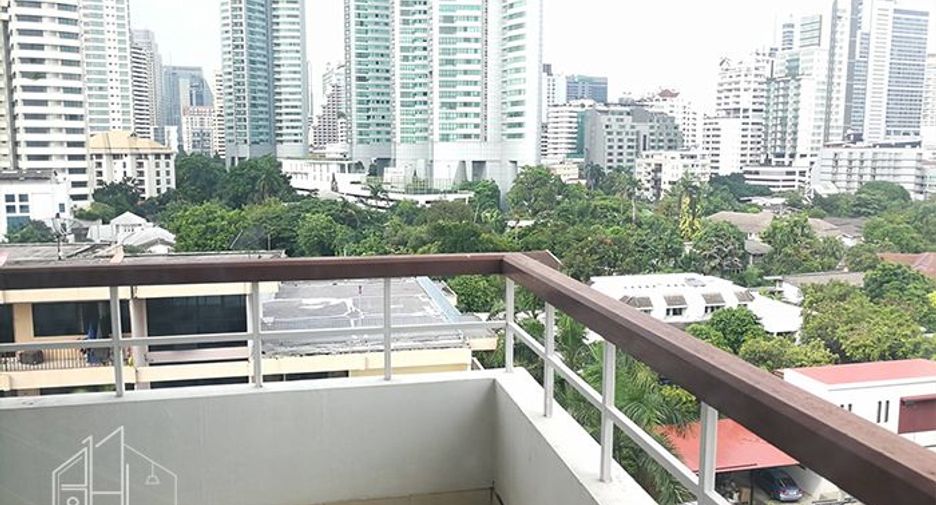 For rent 3 bedrooms apartment in Khlong Toei, Bangkok