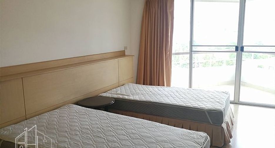 For rent 3 bedrooms apartment in Khlong Toei, Bangkok