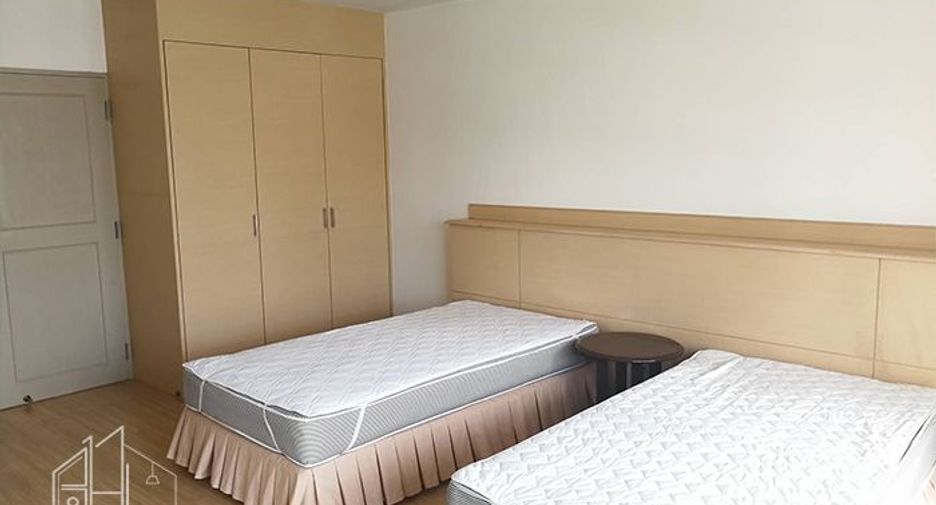 For rent 3 bedrooms apartment in Khlong Toei, Bangkok