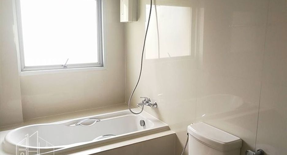 For rent 3 bedrooms apartment in Khlong Toei, Bangkok
