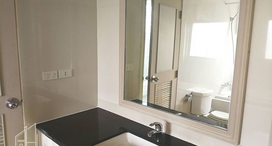 For rent 3 bedrooms apartment in Khlong Toei, Bangkok