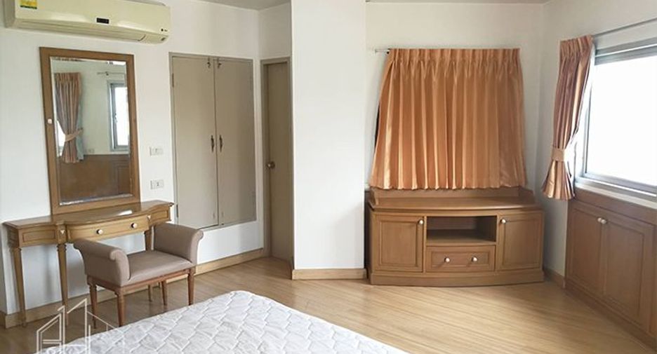 For rent 3 bedrooms apartment in Khlong Toei, Bangkok