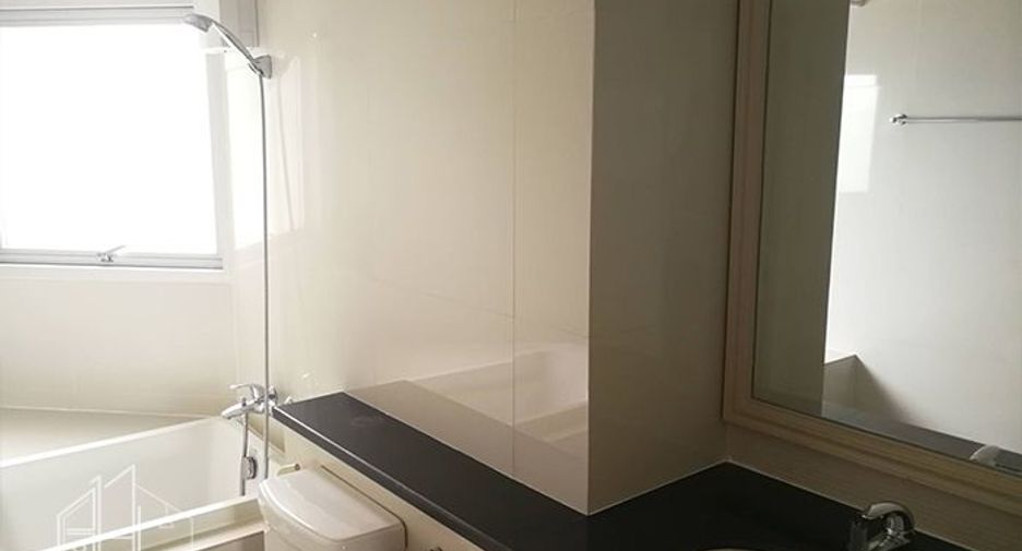 For rent 3 bedrooms apartment in Khlong Toei, Bangkok