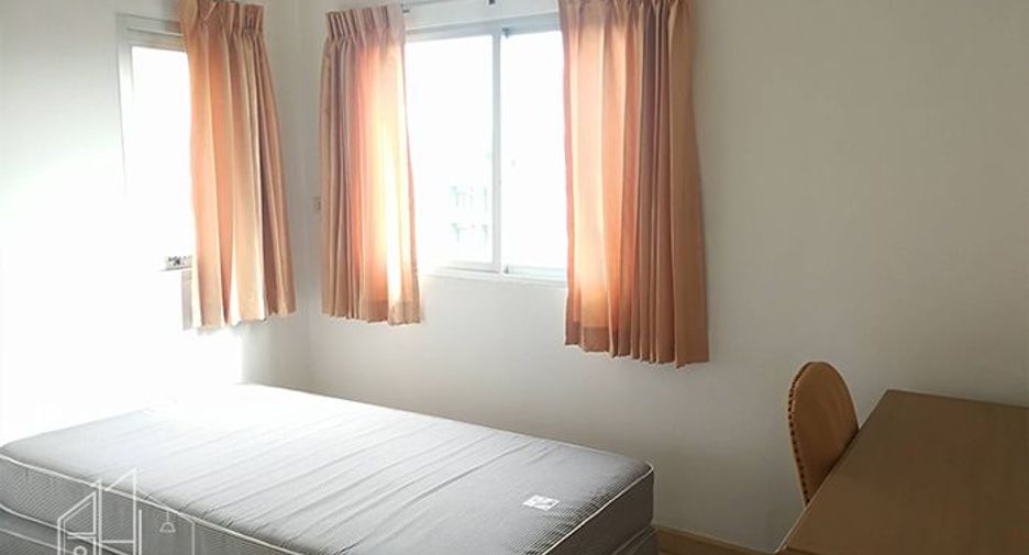 For rent 3 bedrooms apartment in Khlong Toei, Bangkok