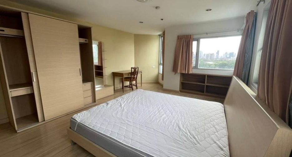 For rent 3 bedrooms condo in Khlong Toei, Bangkok