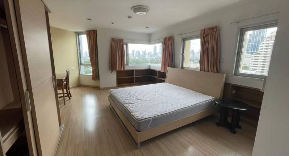 For rent 3 bedrooms condo in Khlong Toei, Bangkok