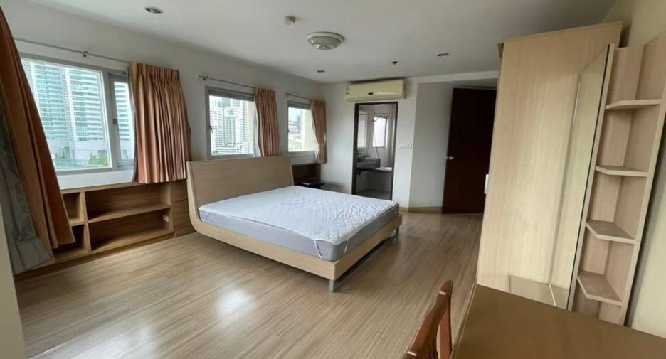 For rent 3 bedrooms condo in Khlong Toei, Bangkok