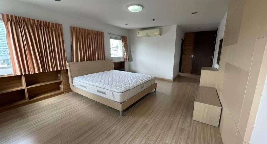 For rent 3 bedrooms condo in Khlong Toei, Bangkok