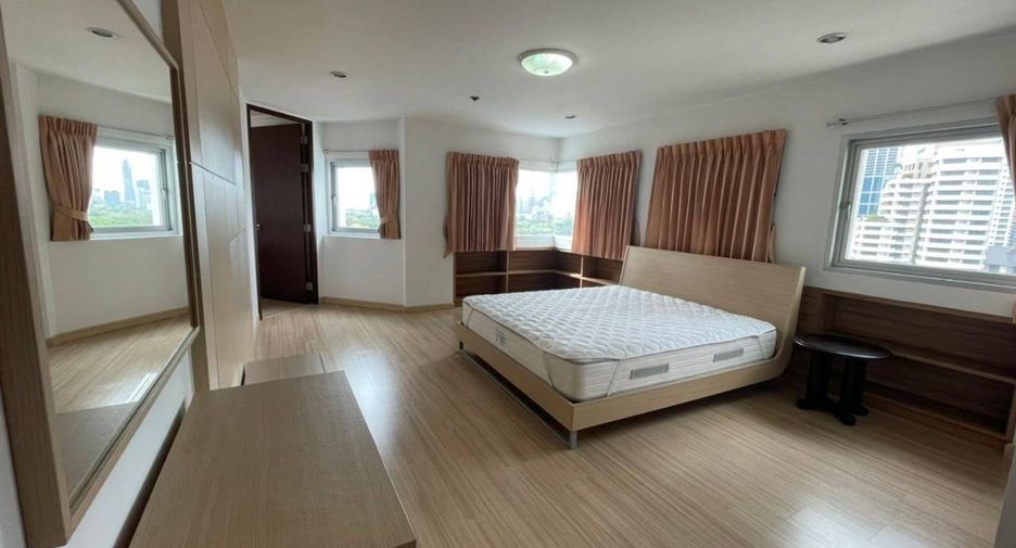 For rent 3 bedrooms condo in Khlong Toei, Bangkok