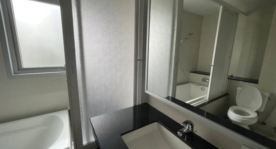 For rent 3 bedrooms condo in Khlong Toei, Bangkok