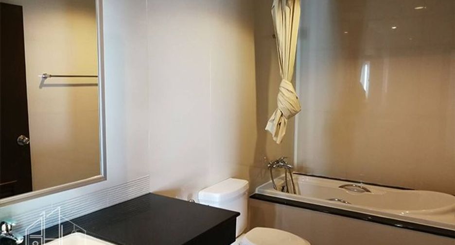 For rent 2 bedrooms condo in Khlong Toei, Bangkok