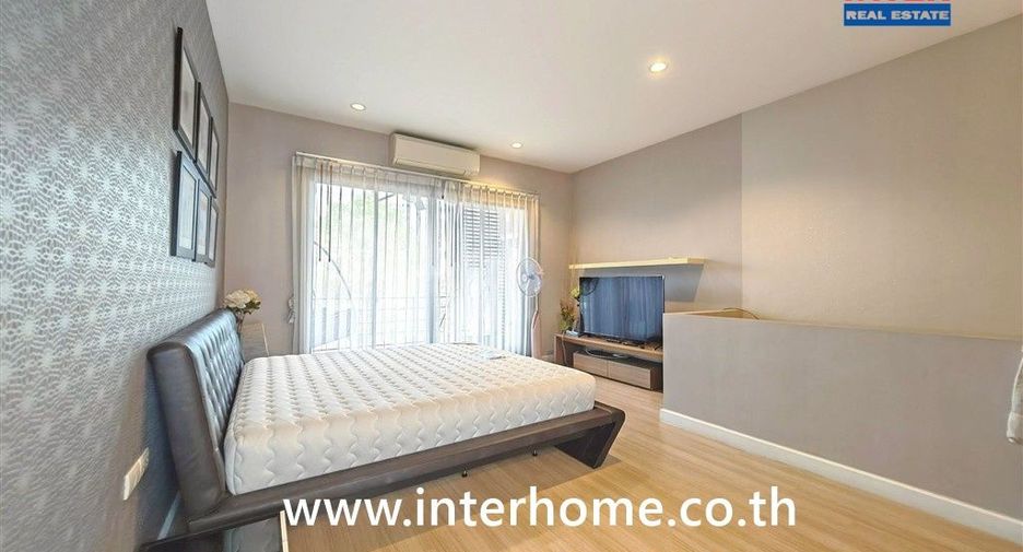 For sale 3 bedrooms townhouse in Bang Khae, Bangkok
