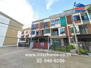 Casa adosada en venta de 3 habitaciones en Bang Khae, Bangkok