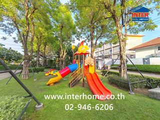 Casa adosada en venta de 3 habitaciones en Bang Khae, Bangkok