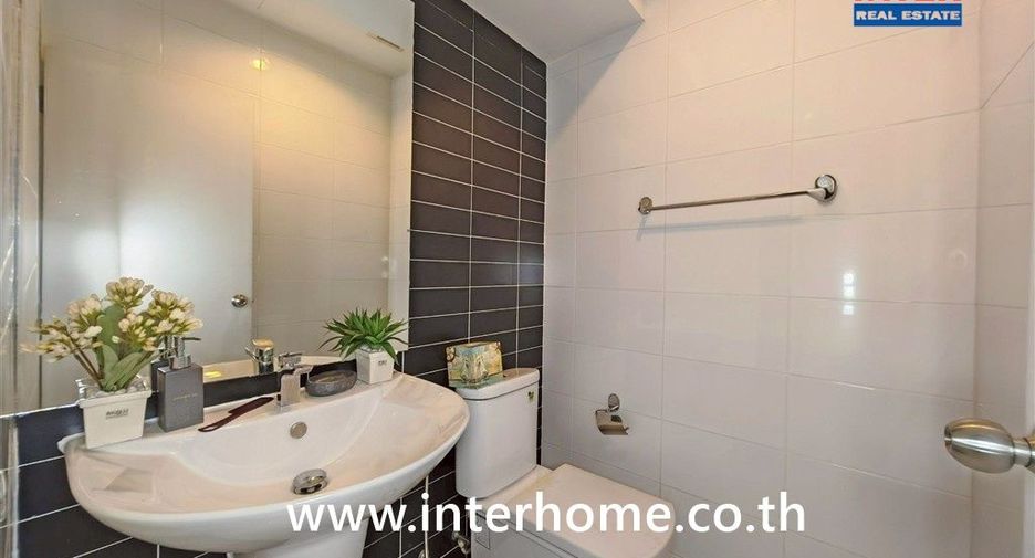 For sale 3 bedrooms townhouse in Bang Khae, Bangkok