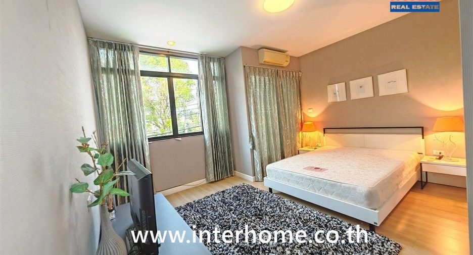 For sale 3 bedrooms townhouse in Bang Khae, Bangkok