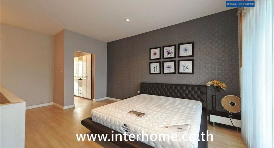 For sale 3 bedrooms townhouse in Bang Khae, Bangkok