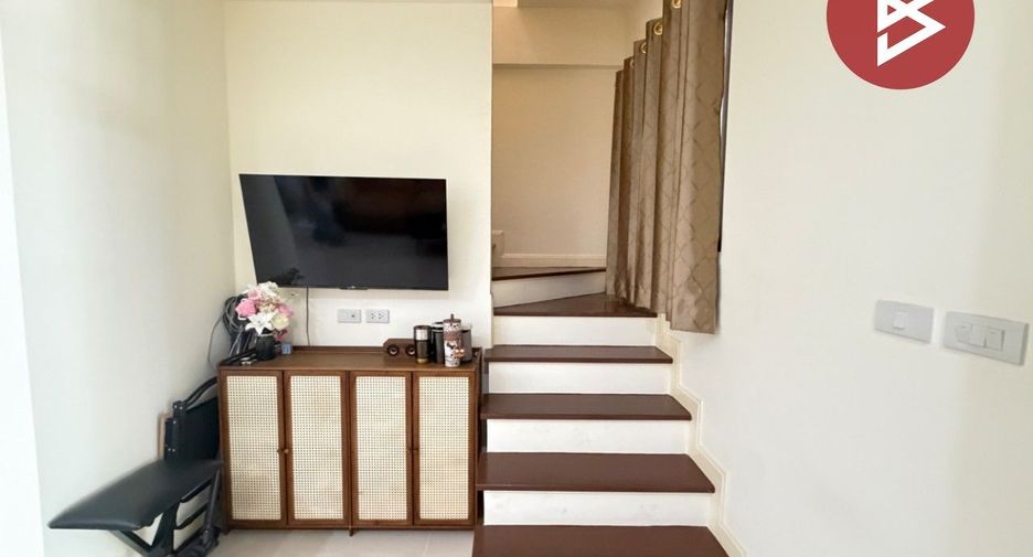 Casa adosada en venta de 4 habitaciones en Bang Pa-in, Phra Nakhon Si Ayutthaya