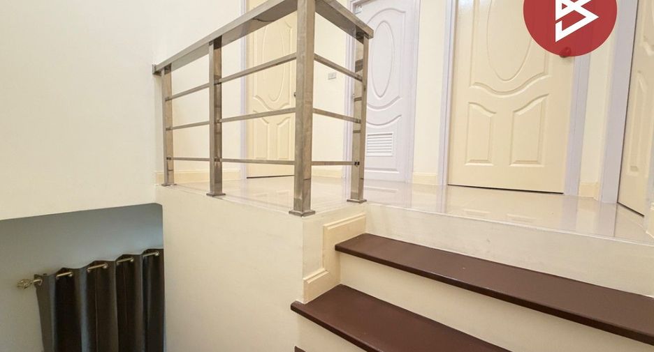 Casa adosada en venta de 4 habitaciones en Bang Pa-in, Phra Nakhon Si Ayutthaya
