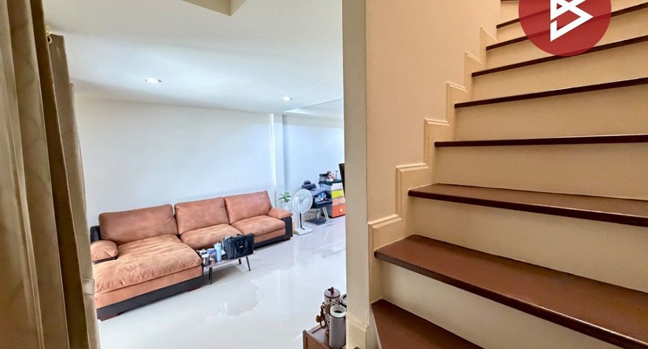 Casa adosada en venta de 4 habitaciones en Bang Pa-in, Phra Nakhon Si Ayutthaya