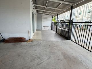 Casa adosada en venta de 3 habitaciones en Mueang Chon Buri, Chonburi
