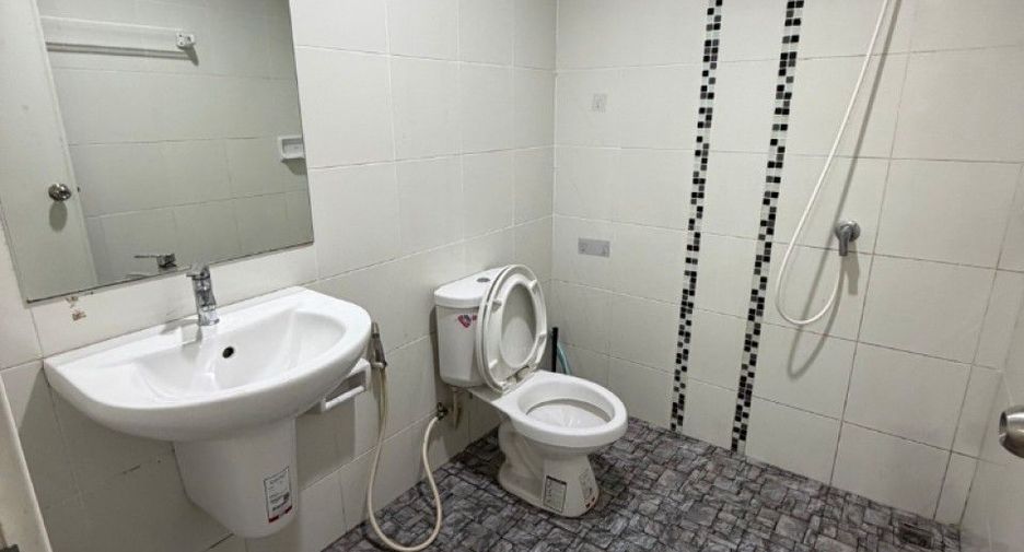 Casa adosada en venta de 3 habitaciones en Mueang Chon Buri, Chonburi