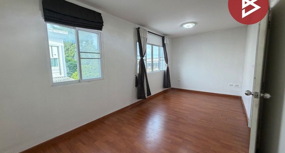 Casa adosada en venta de 3 habitaciones en Mueang Chon Buri, Chonburi