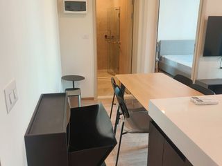 Condo en alquiler de 2 habitaciones en Huai Khwang, Bangkok