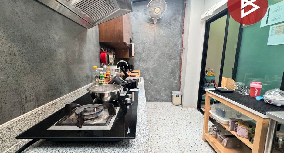 Casa adosada en venta de 4 habitaciones en Don Mueang, Bangkok