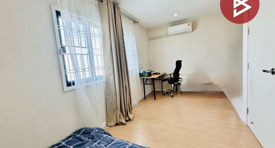 Casa adosada en venta de 4 habitaciones en Don Mueang, Bangkok