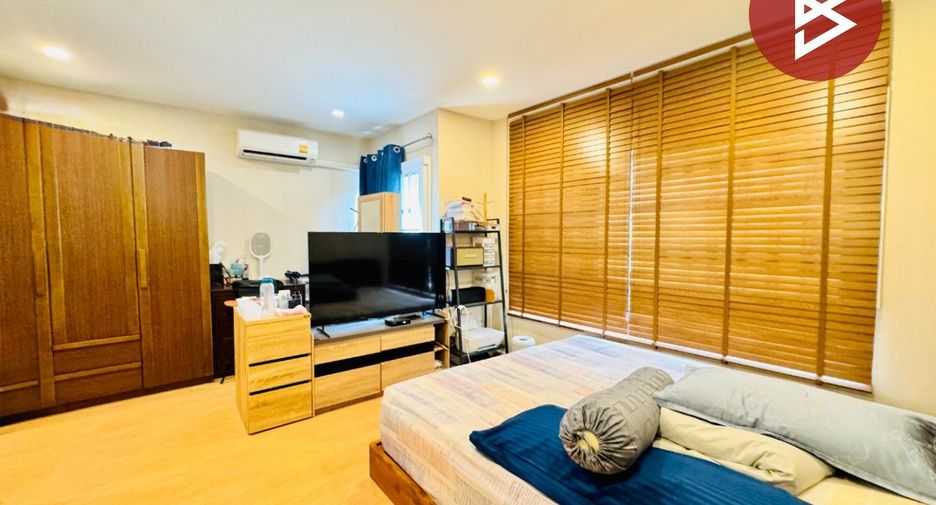 Casa adosada en venta de 4 habitaciones en Don Mueang, Bangkok