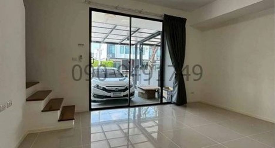 For rent 3 bedrooms townhouse in Bang Khen, Bangkok
