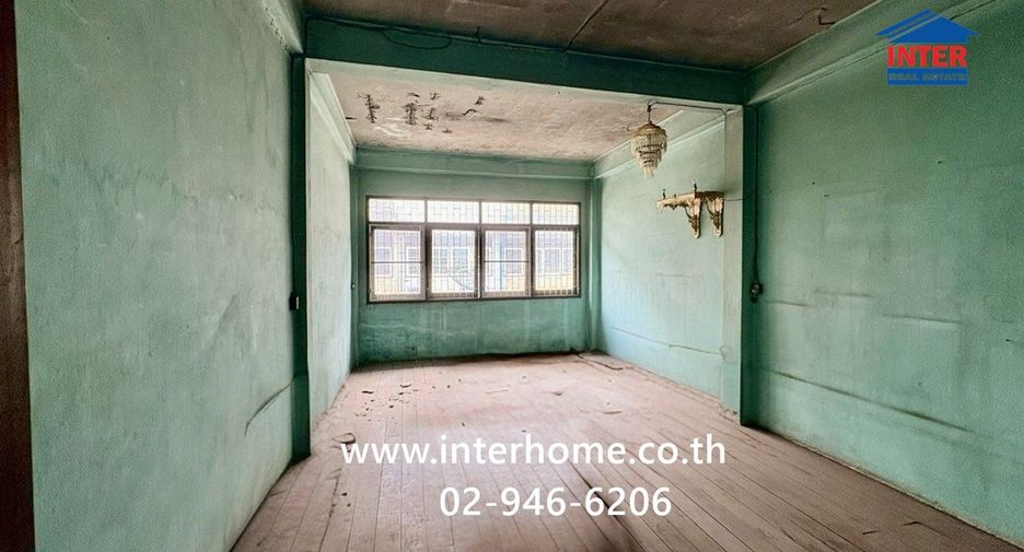 Local comercial en venta de 3 habitaciones en Yan Nawa, Bangkok