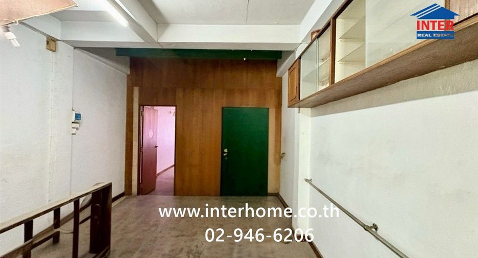 Local comercial en venta de 3 habitaciones en Yan Nawa, Bangkok