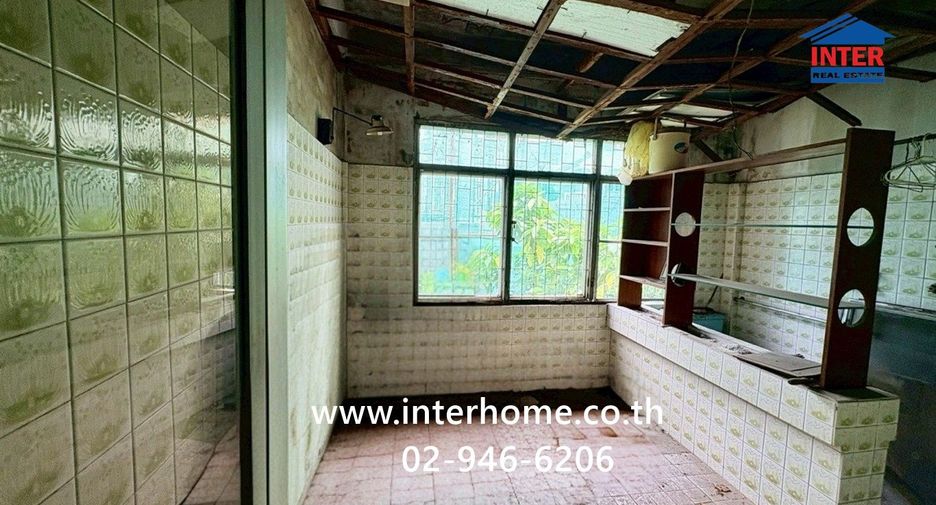 Local comercial en venta de 3 habitaciones en Yan Nawa, Bangkok