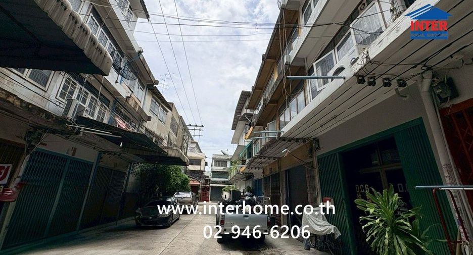 Local comercial en venta de 3 habitaciones en Yan Nawa, Bangkok
