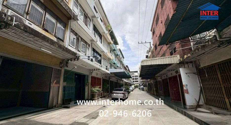 Local comercial en venta de 3 habitaciones en Yan Nawa, Bangkok