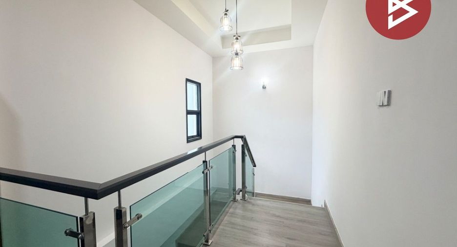 For sale 4 bedrooms house in Si Racha, Chonburi