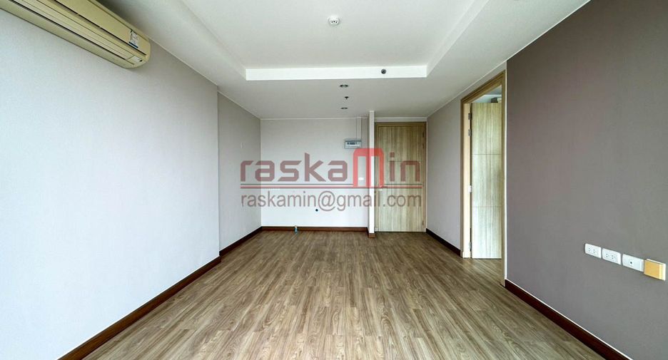 For sale 1 bed condo in Si Racha, Chonburi