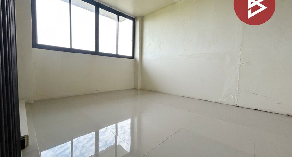 Local comercial en venta de 4 habitaciones en Si Racha, Chonburi