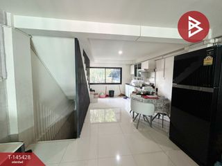 Local comercial en venta de 4 habitaciones en Si Racha, Chonburi