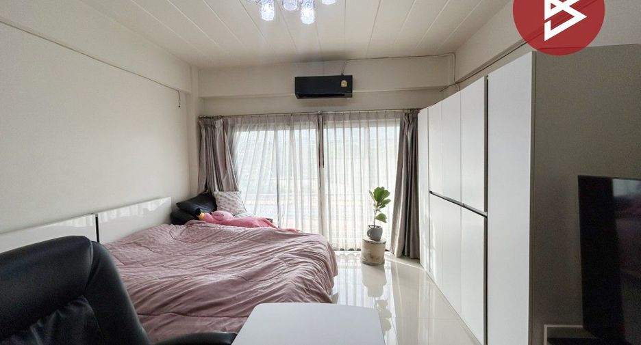 Local comercial en venta de 4 habitaciones en Si Racha, Chonburi