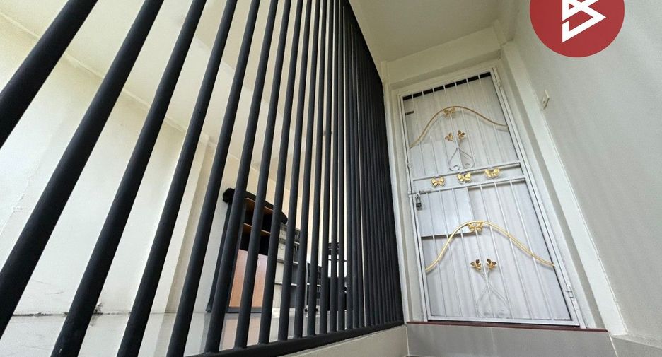 Local comercial en venta de 4 habitaciones en Si Racha, Chonburi
