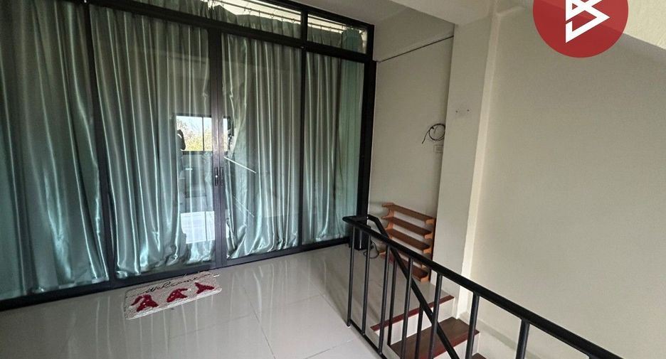 Local comercial en venta de 4 habitaciones en Si Racha, Chonburi