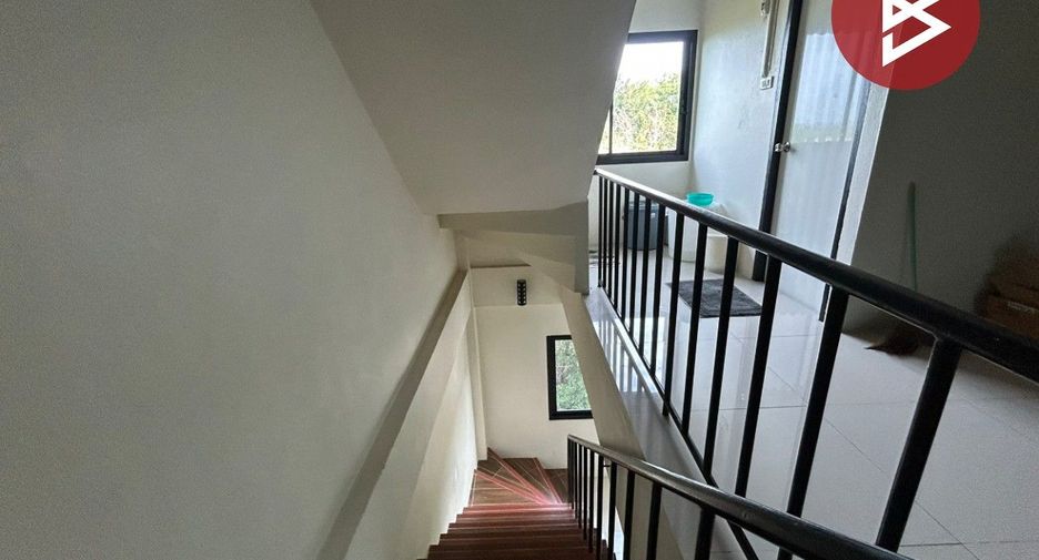 Local comercial en venta de 4 habitaciones en Si Racha, Chonburi
