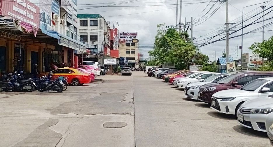Local comercial en alquiler y en venta de 3 habitaciones en Taling Chan, Bangkok