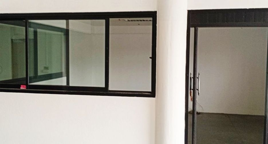 Local comercial en alquiler y en venta de 3 habitaciones en Taling Chan, Bangkok